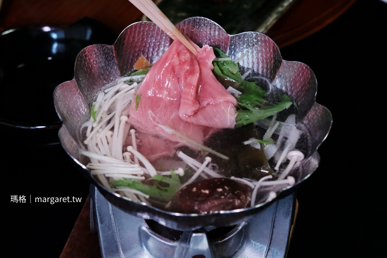 的山莊涮涮鍋 沾醬與蔬菜 配料擺盤