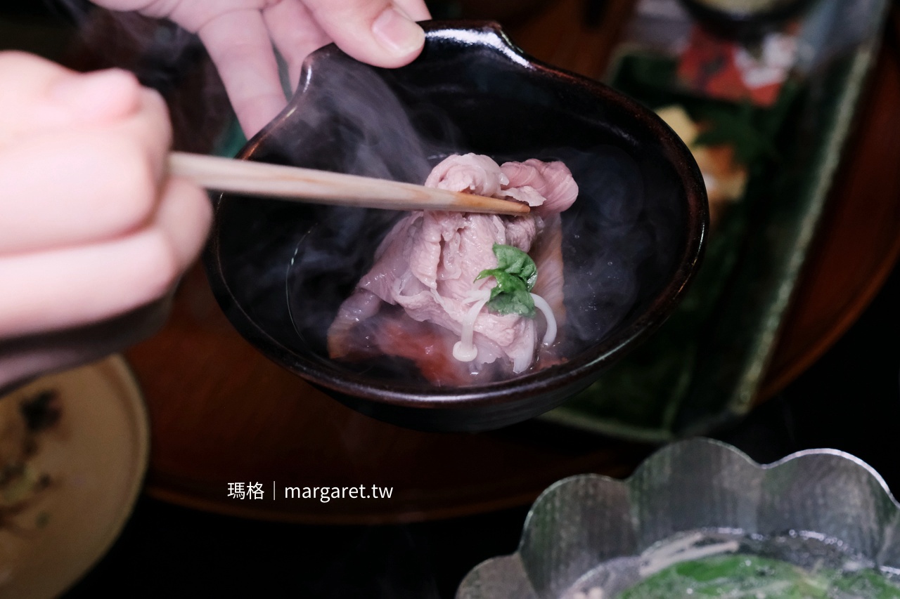 的山莊涮涮鍋 牛肉入鍋輕涮 入口即化瞬間