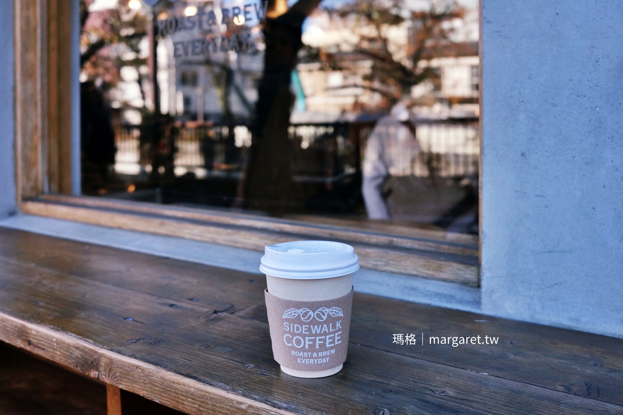 Sidewalk Coffee Stand 窗景可拍到目黑川河岸櫻花樹 