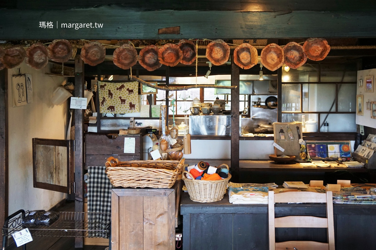 清里古民家engawa店內日式掛件裝飾，古民家雜貨風選物。