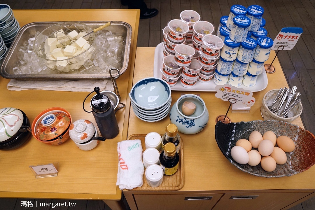 尾道國際飯店日式自助早餐檯，豆腐、納豆、優格、生雞蛋。