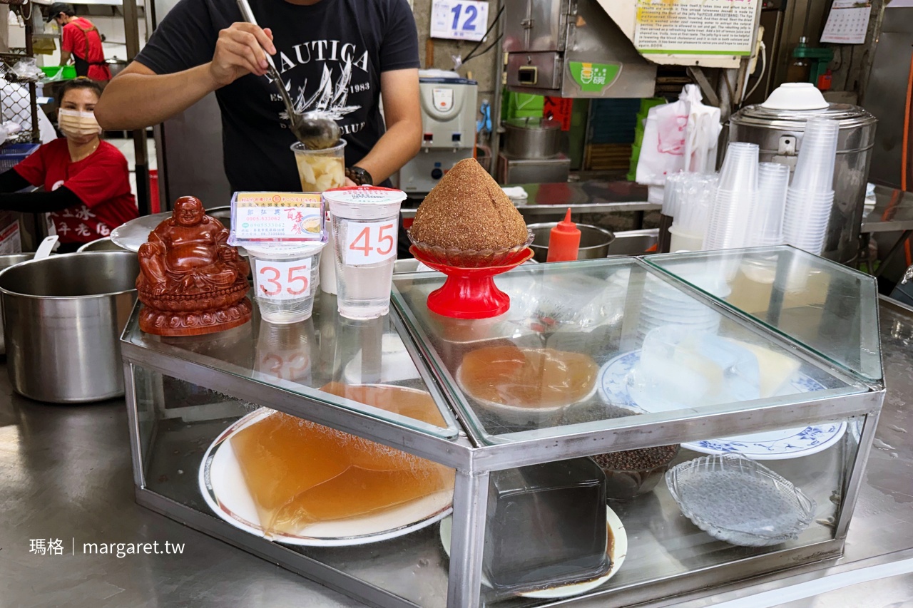 屏東夜市 郭家愛玉冰攤位正面 配料展示 古早味冰品老字號全貌