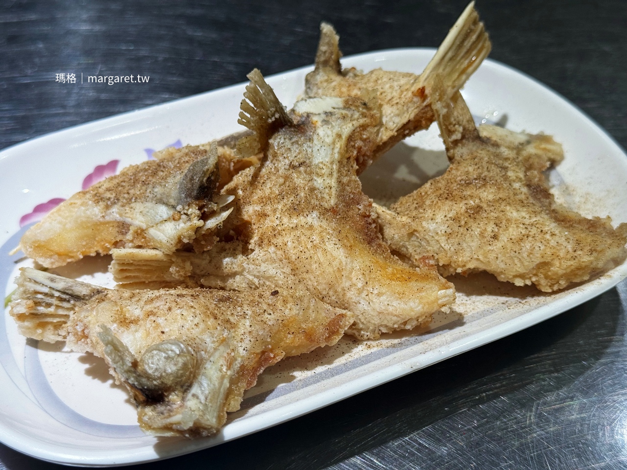 阿男炒飯百元以下平價炸物：炸魚下巴。