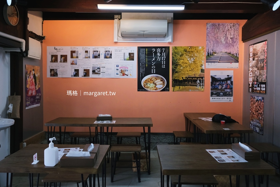 喜多方拉麵神社內部的咖啡座與休憩區。