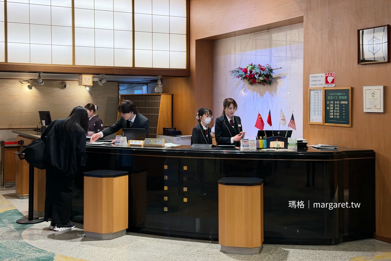 山形古窯服務台 擺放入住旅客國家的小國旗