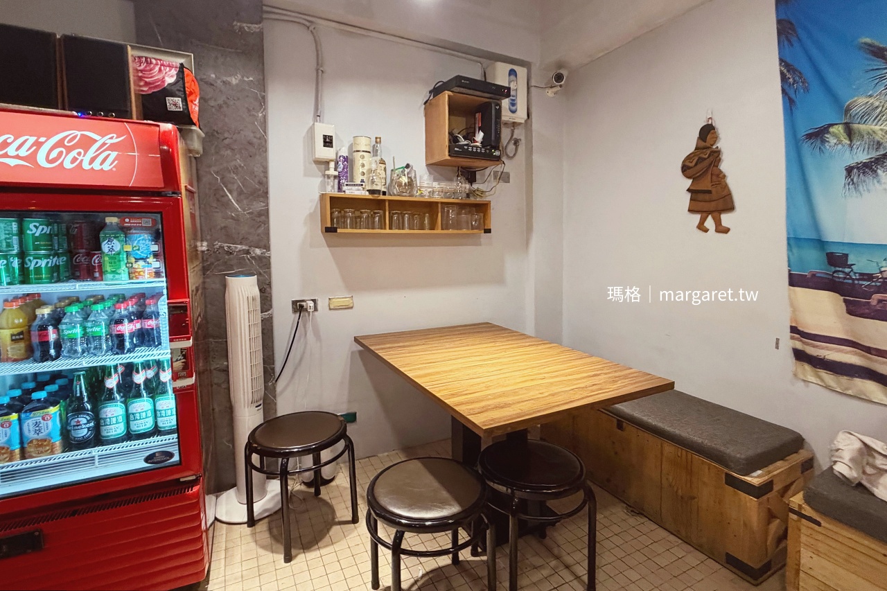 民生社區老木小店 角落用餐座位