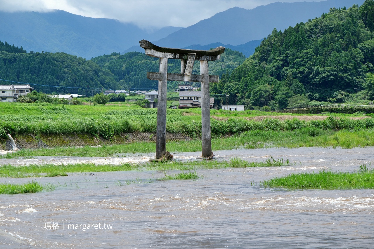 原尻瀑布上游 二宮八幡社鳥居 緒方川水中