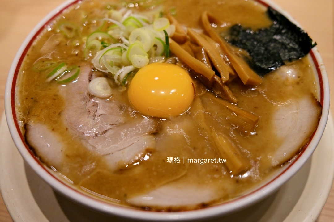 東京煮干拉麵玉 。雞骨與小魚乾黃金比例濃厚湯頭｜東京車站拉麵一番街