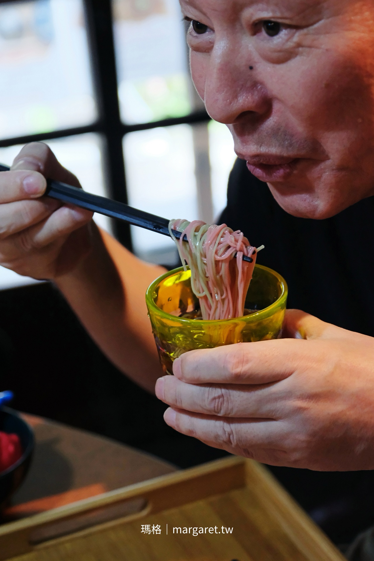 流舞食堂 老闆示範 流水麵拍照畫面
