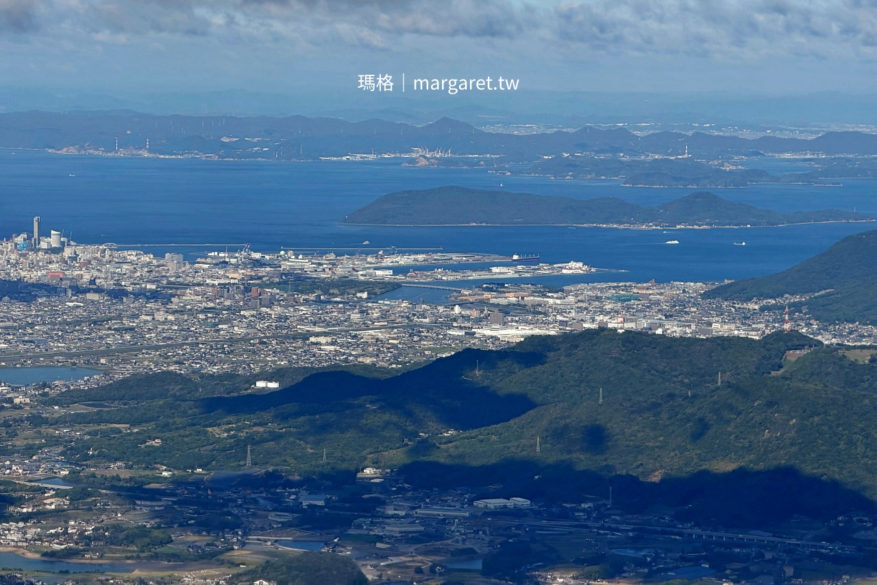 從飛機上俯瞰高松港、女木島與屋島