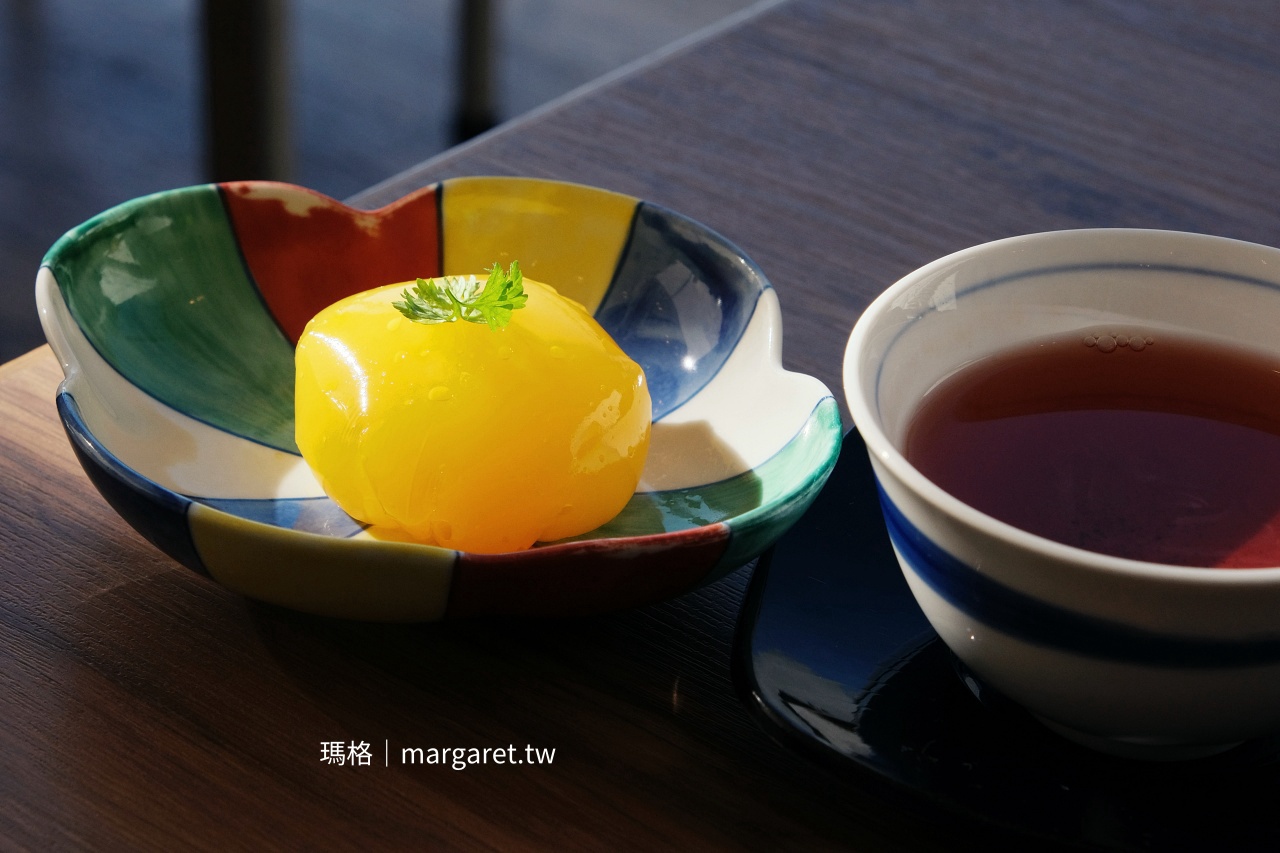 一扇日本料理附餐柑橘風味和菓子與熱茶