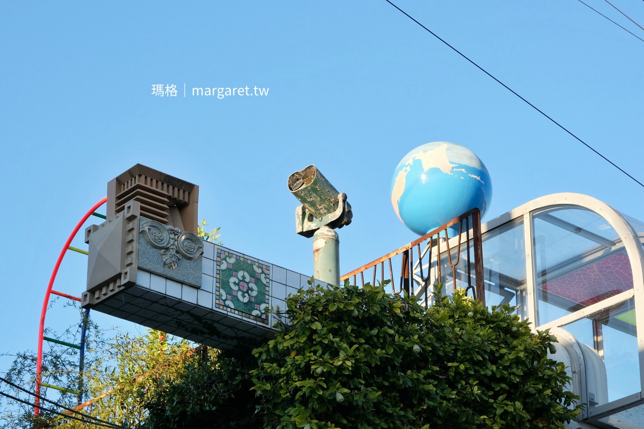 直島宮浦港 直島錢湯建築 屋頂上的地球裝飾