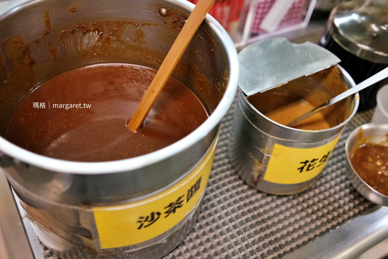 隆賓汕頭火鍋。屏東夜市飄香一甲子｜網推沙茶醬加花生醬才對味真的嗎？