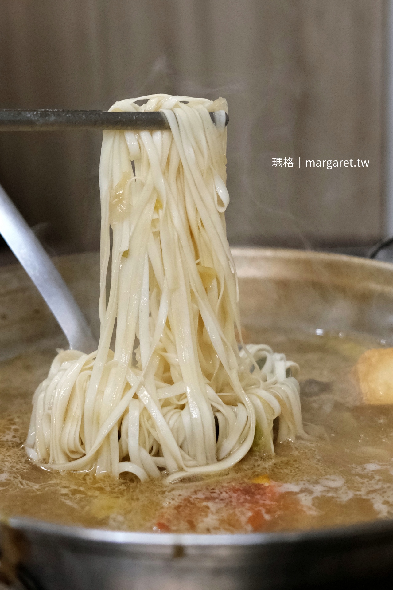 隆賓汕頭火鍋。屏東夜市飄香一甲子｜網推沙茶醬加花生醬才對味真的嗎？