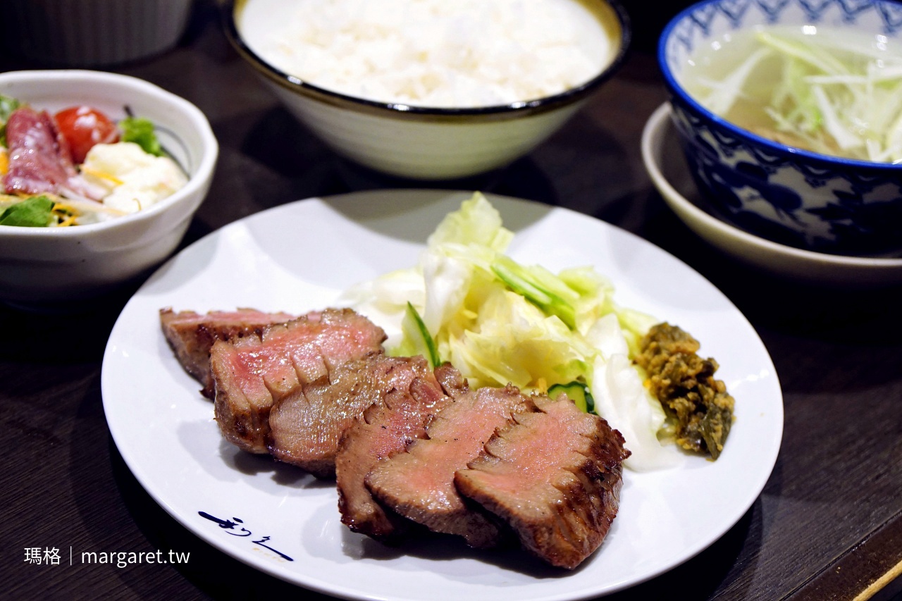 利久牛舌極燒定食 3枚6切厚切牛舌特寫