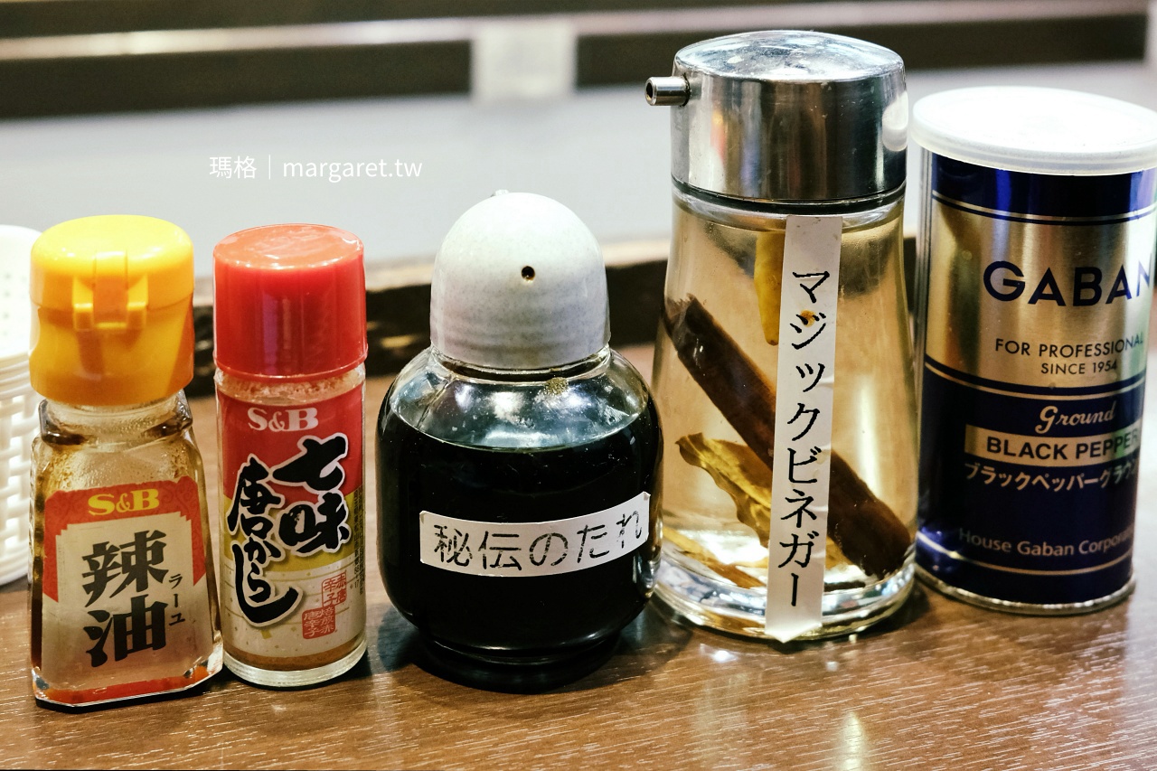 維新沾麵吧台調味料 辣油七味黑胡椒陳列