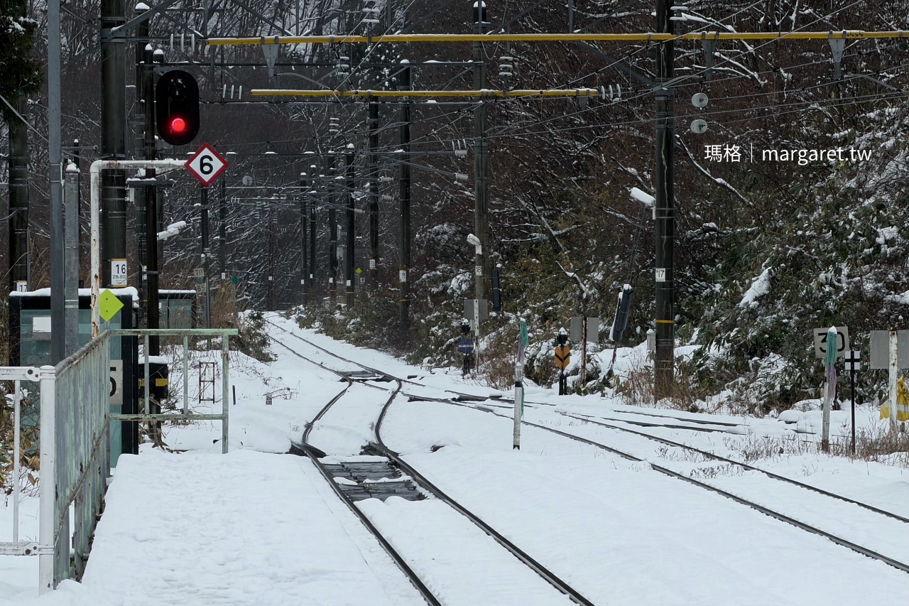 冬季雪景中的JR仙山線作並站