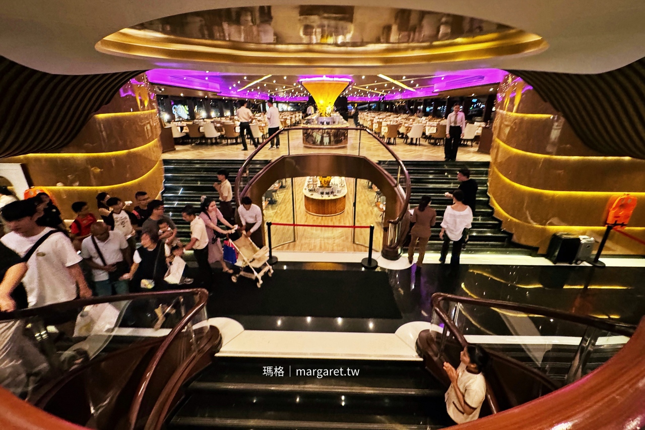 Opulence豪華郵輪下層用餐區寬敞座位配置。