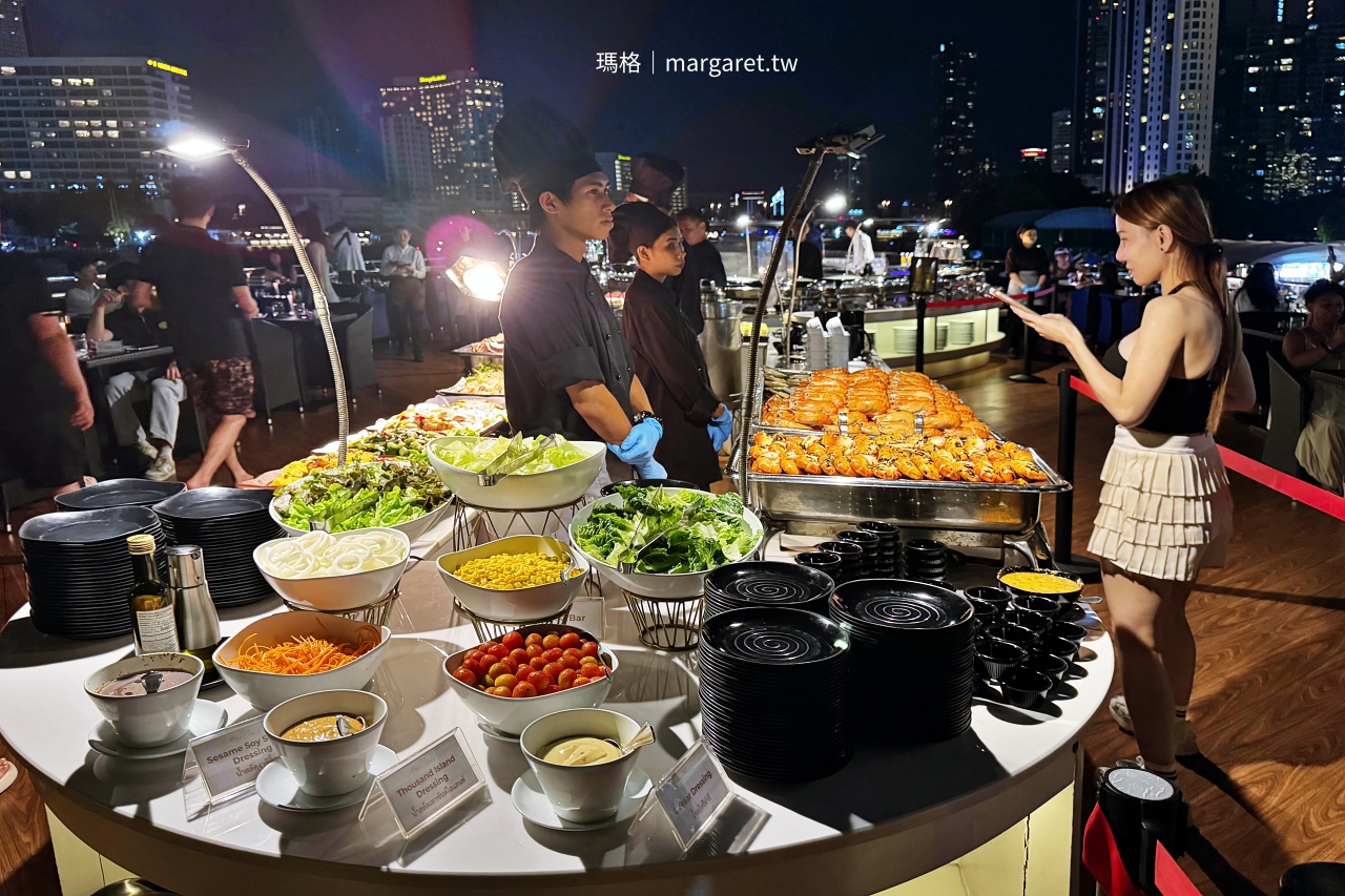 昭披耶河遊船自助晚餐牛排沙拉熱炒菜色。