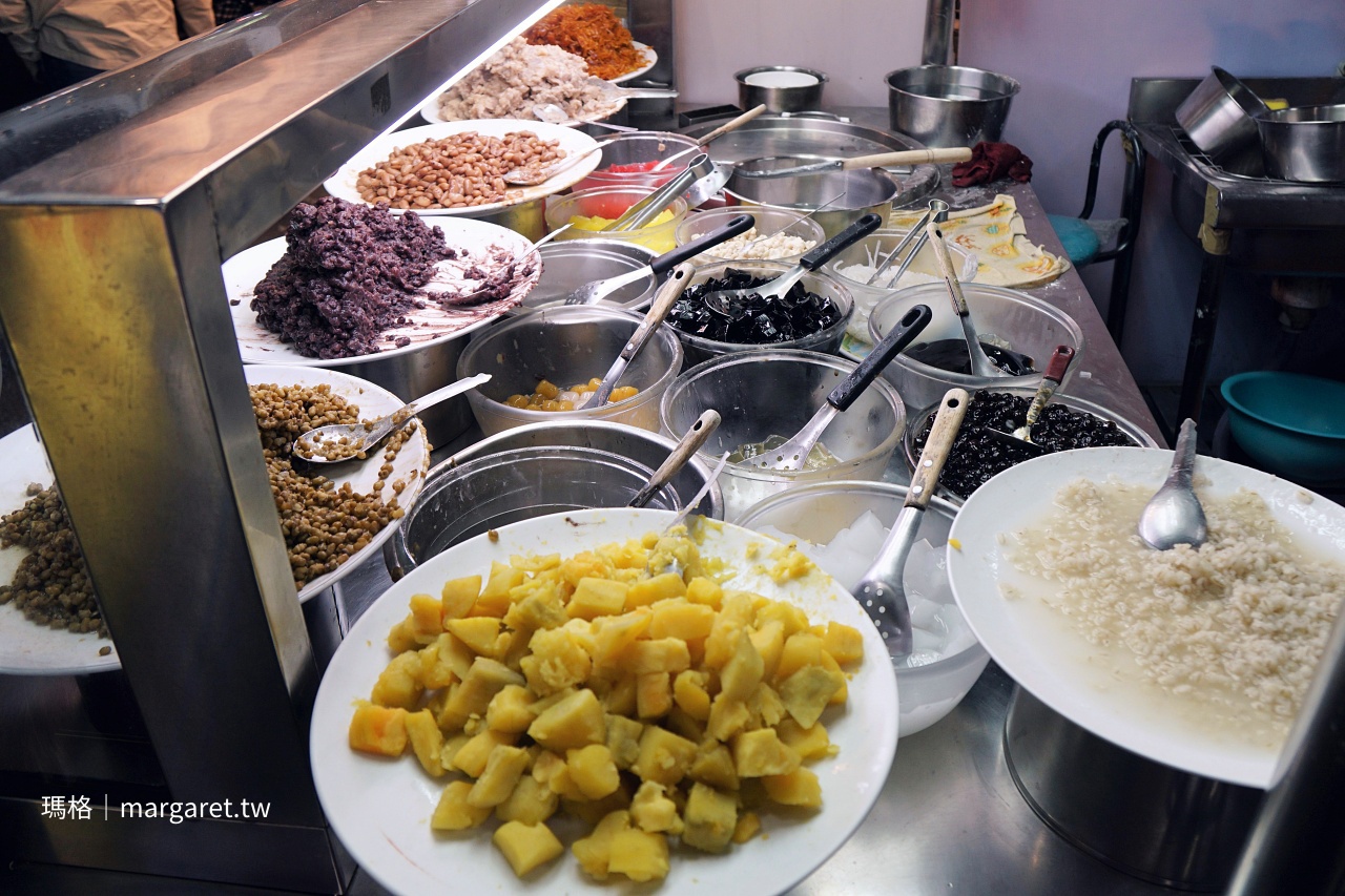 高雄許香香老牌八寶冰 自家熬煮糖水與紅豆芋頭等傳統配料