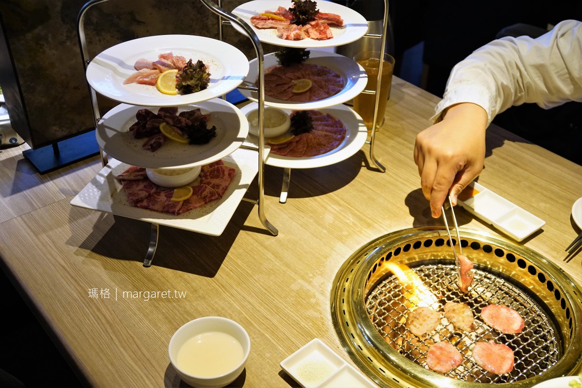 屋馬燒肉文心店。超浮誇的玻璃屋候位區｜比高檔餐廳還細膩的服務