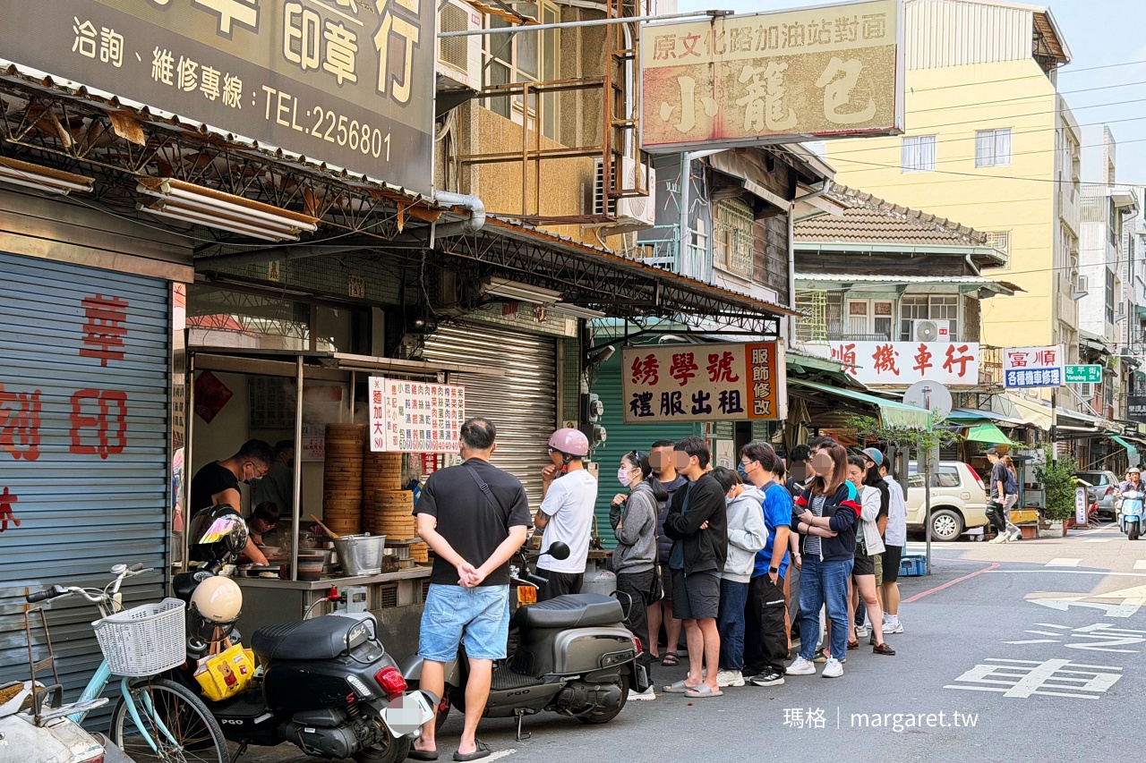 嘉義德記小吃部興中街店門口大排長龍 非正餐時間仍有人潮排隊 嘉義排隊美食