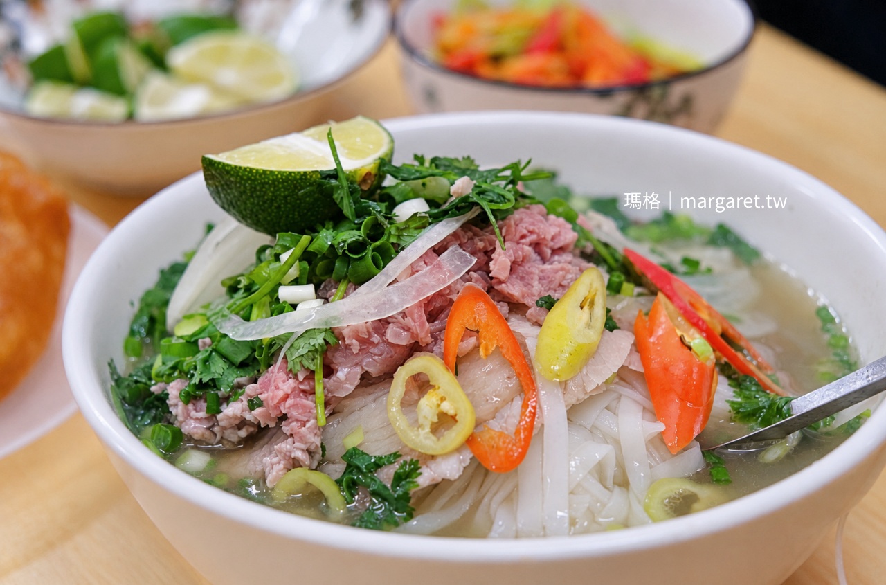 河內大教堂旁Phở Bò Ấu Triệu｜在地人推薦牛肉河粉，只開清晨3個半小時