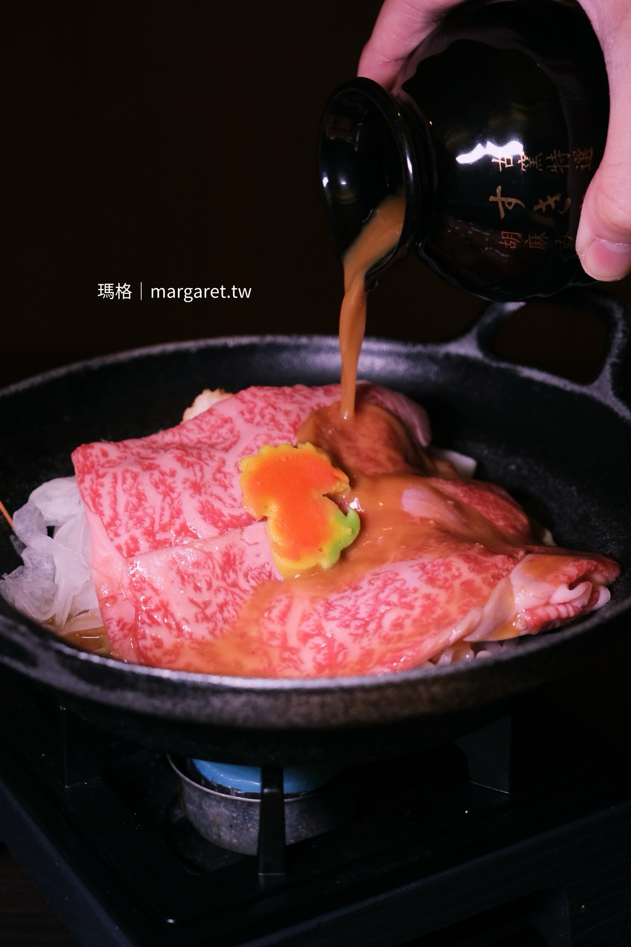 山形古窯山形牛壽喜燒 牛肉與鍋中配料