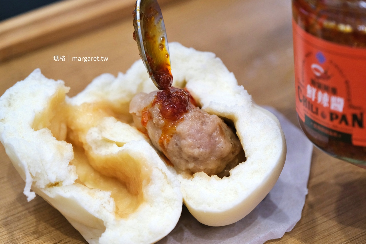 阿潘肉包。嘉義老饕最愛的蛋黃酥｜傳承三代老字號，咖哩餃與杏仁茶美味邂逅