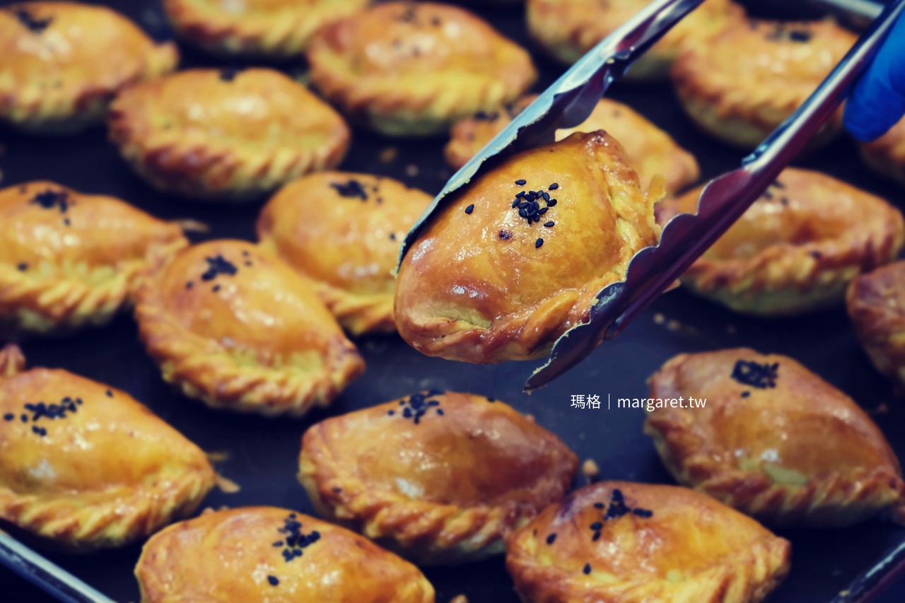 阿潘肉包。嘉義老饕最愛的蛋黃酥｜傳承三代老字號，咖哩餃與杏仁茶美味邂逅