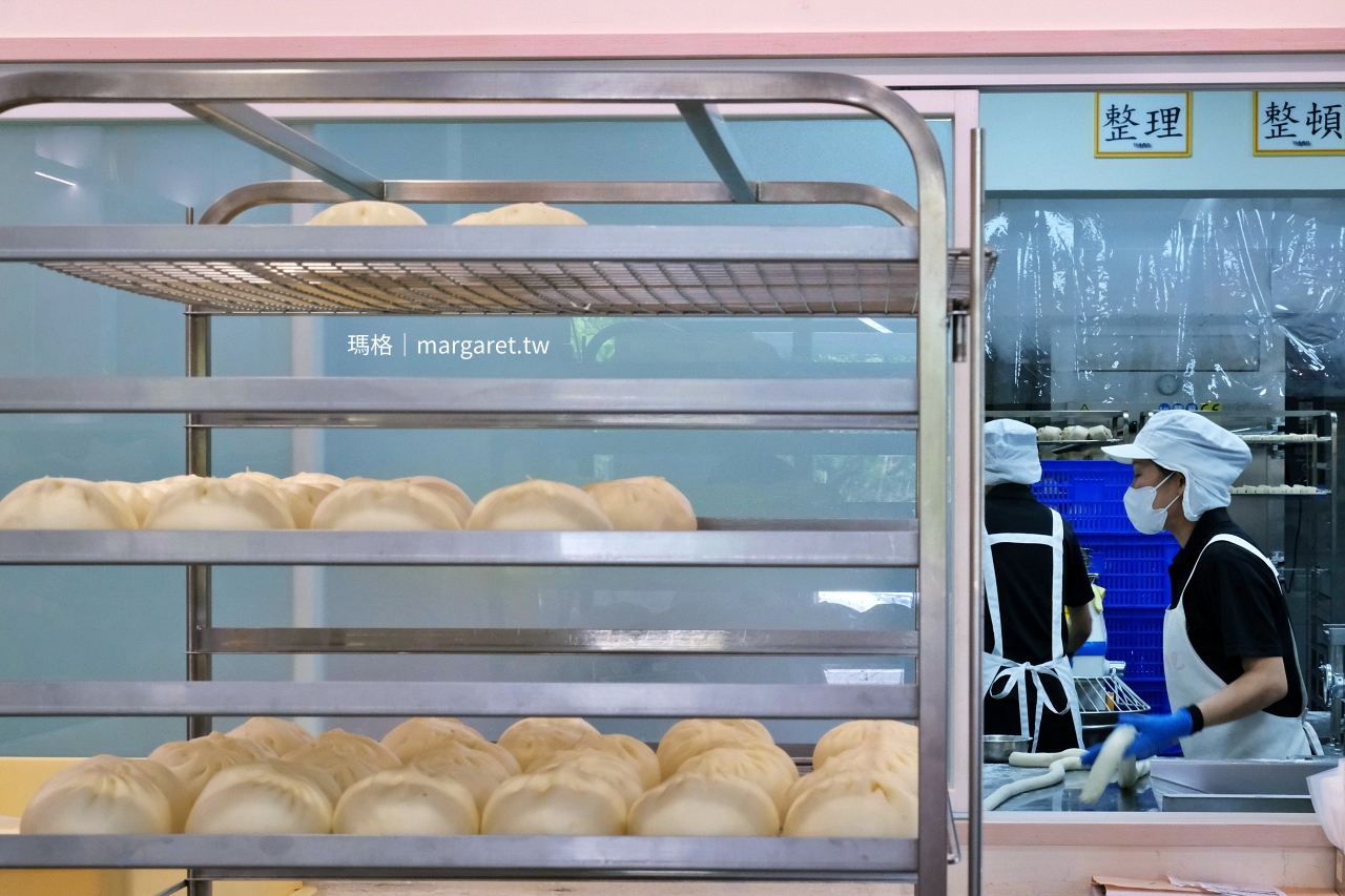 阿潘肉包。嘉義老饕最愛的蛋黃酥｜傳承三代老字號，咖哩餃與杏仁茶美味邂逅