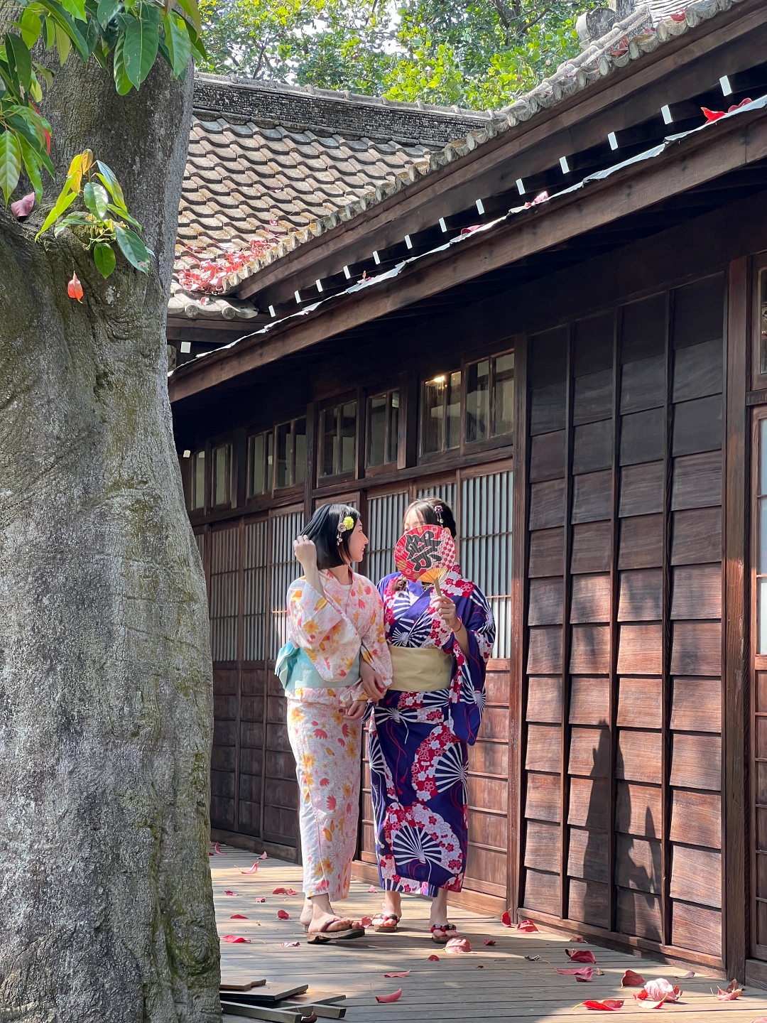 昭和J18。在檜木建造的日本神社喝咖啡｜公園裡的嘉義市史蹟資料館