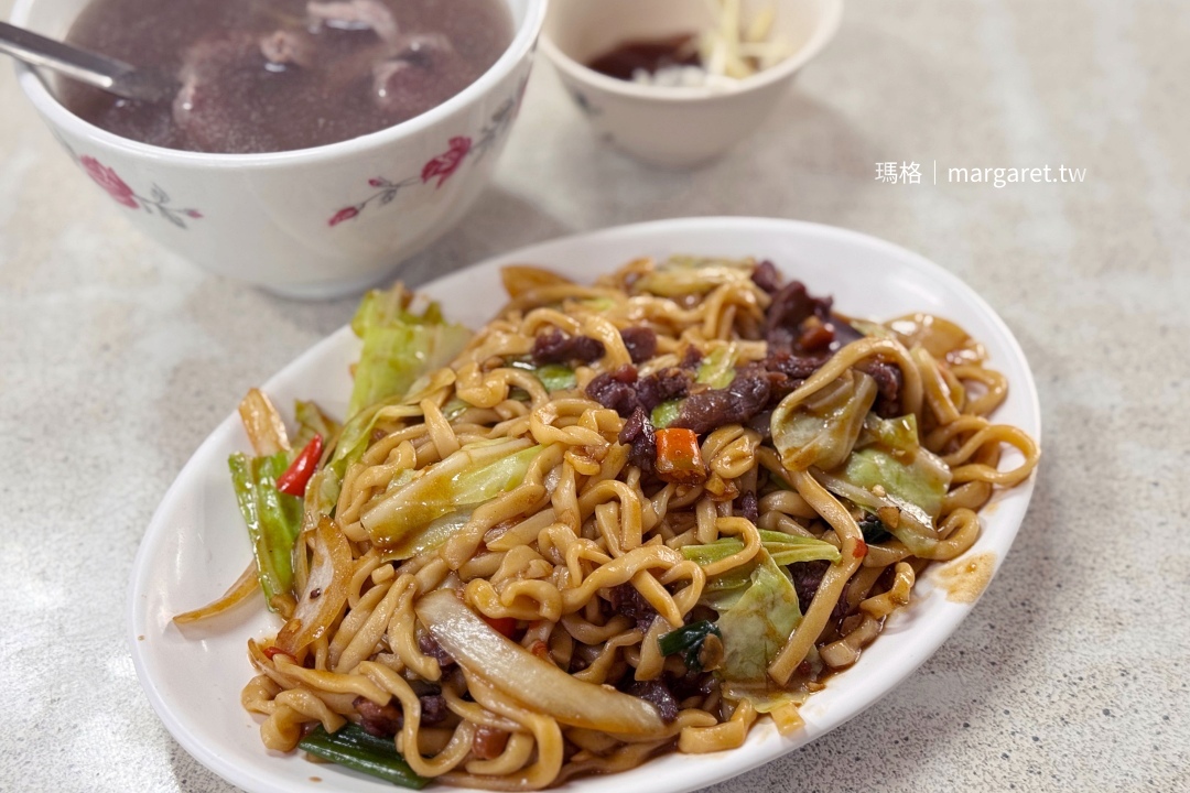 紅牛土產牛肉湯。近嘉義文化路商圈｜生牛肉與鳳尾筋口碑不俗