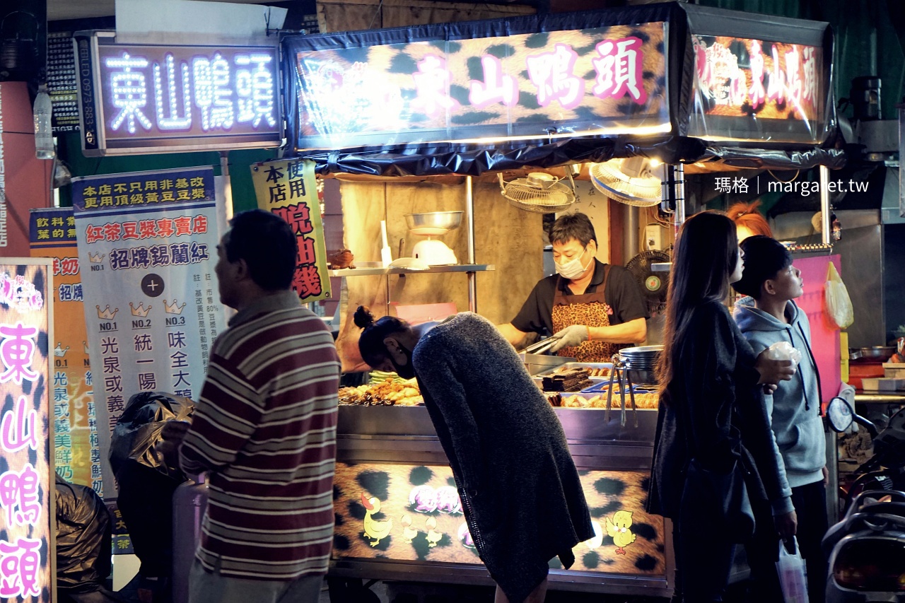 高雄吉林夜市 沈東山鴨頭滷味攤 鴨頭鴨翅等各式滷味陳列