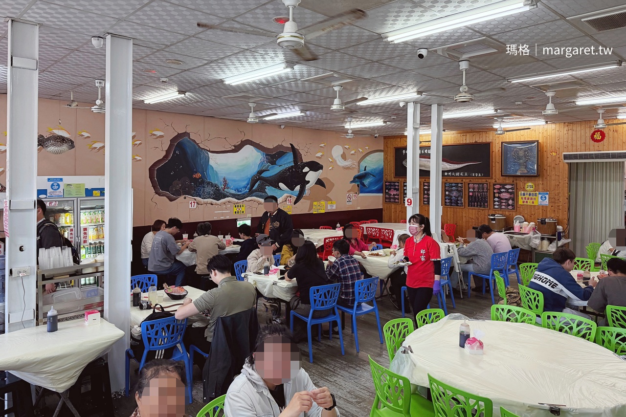 邱家生魚片旗艦店用餐空間，環境寬敞。