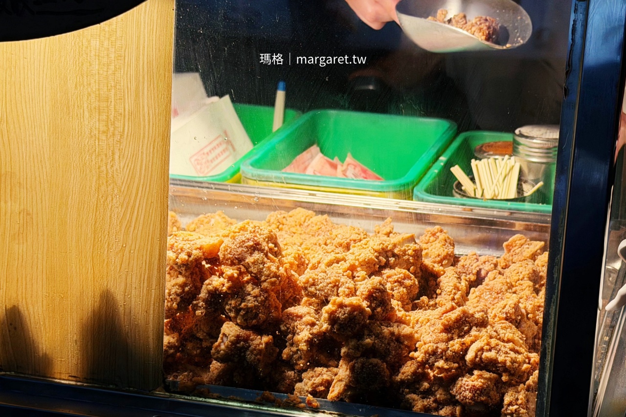 吳記排骨酥雖是超人氣小吃攤，老闆態度總是親切、ＥＱ超好。