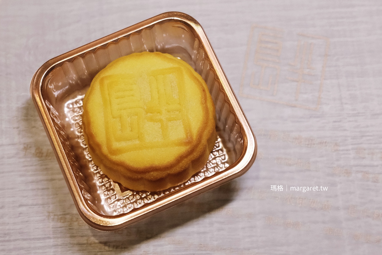 靈感來自奶黃包的「半島酒店迷你奶黃月餅」。