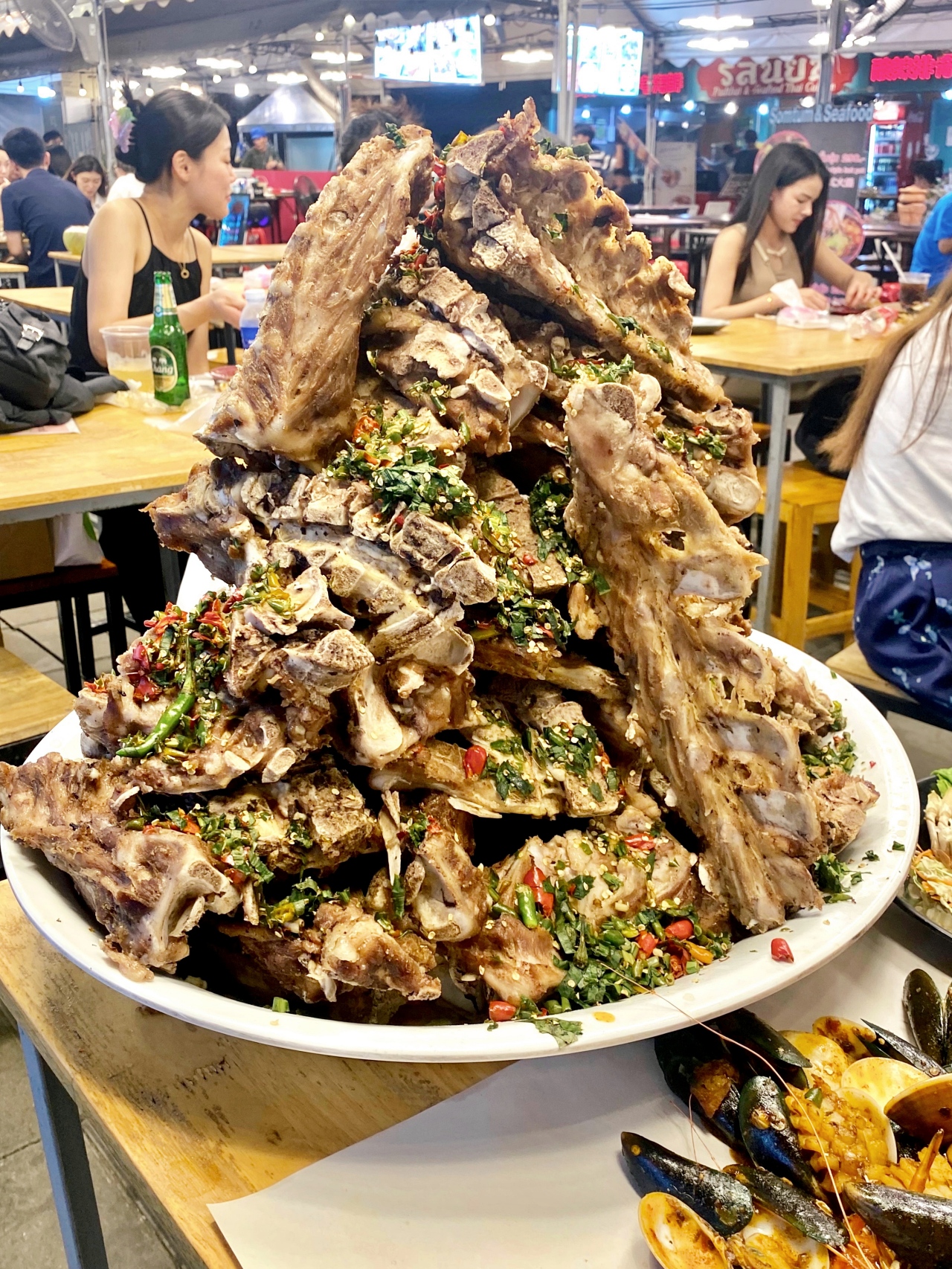 曼谷浮誇美食。Leng Zabb火山排骨(เล้งแซ่บ)|ICONSIAM 暹羅天地 @瑪格。圖寫生活 曼谷浮誇美食。Leng Zabb火山排骨(เล้งแซ่บ)|ICONSIAM 暹羅天地