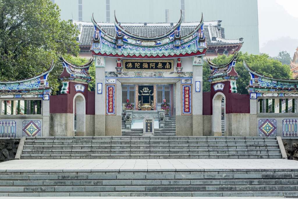 白河大仙寺。以台灣檜木建造的三寶殿｜台南市定古蹟