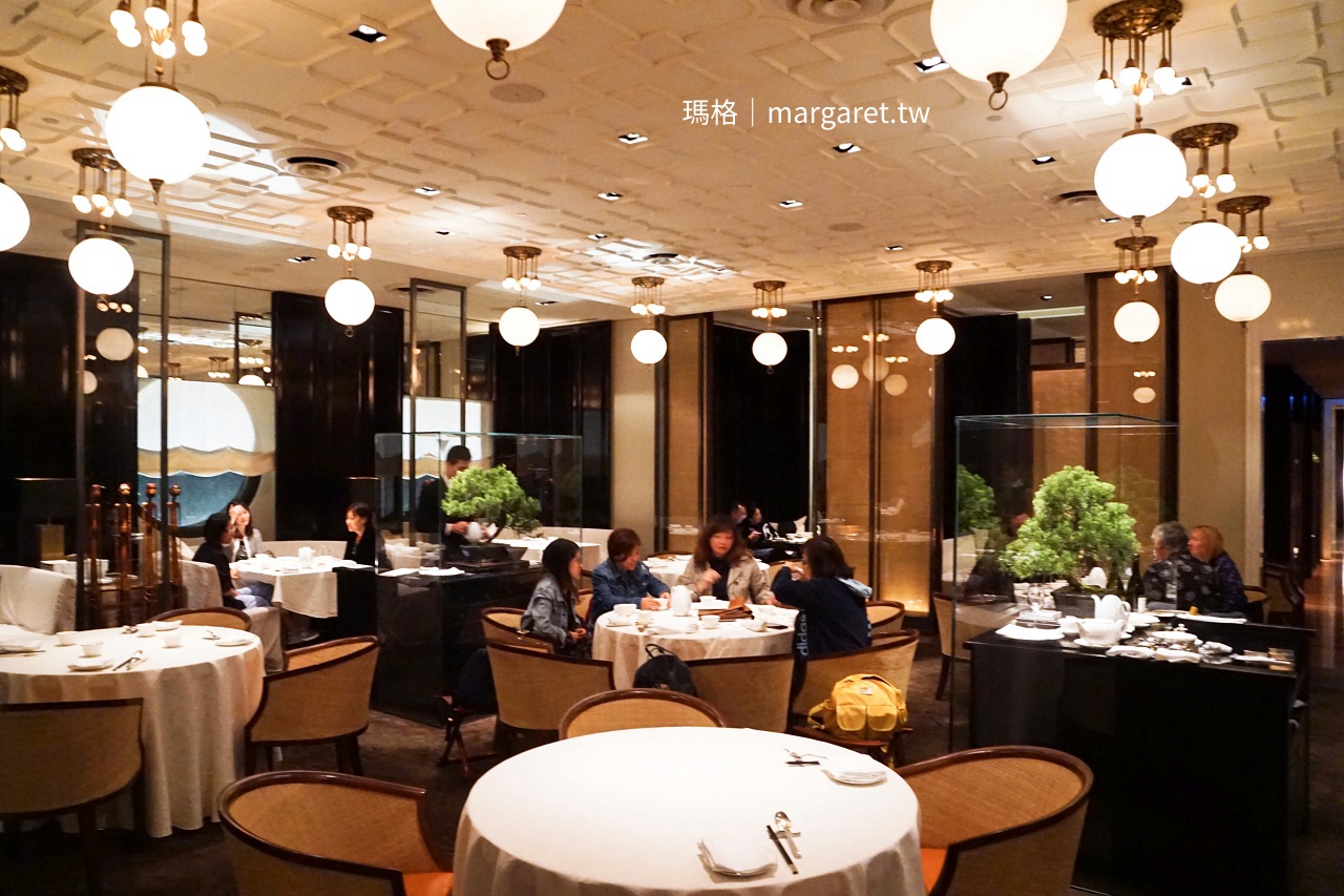 雅閣中餐廳 大型吊燈 用餐空間焦點