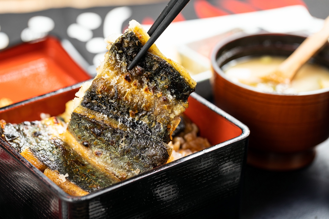 板前屋招牌「脆皮白燒鰻魚飯」，口感與香氣直逼炸物。