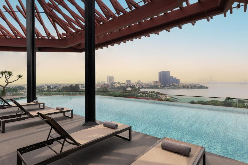 河內五星飯店 Dusit Le Palais Tu Hoa Hanoi｜西湖畔無邊際泳池、氣派挑高中庭