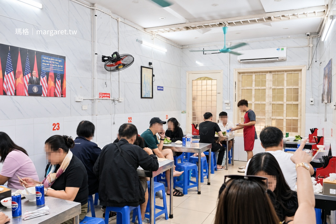河內香蓮烤肉米線 店內用餐區座位與顧客