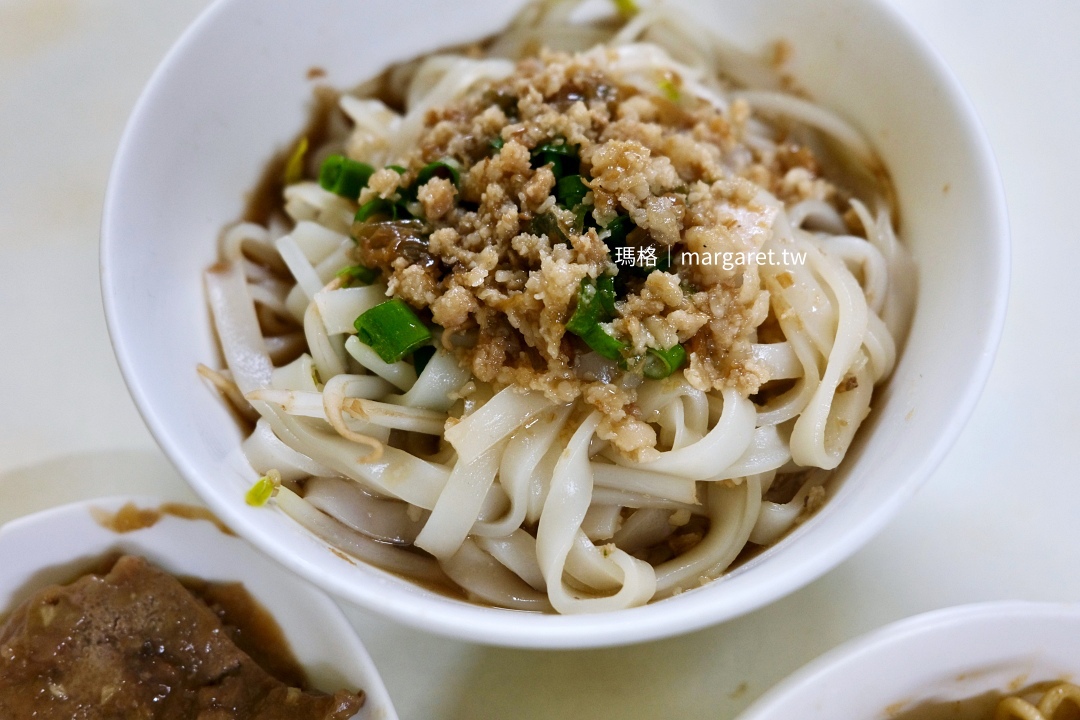 福記餛飩。屏東夜市百年美味｜巷子裡的人氣炸餛飩、蘿蔔炸醬麵