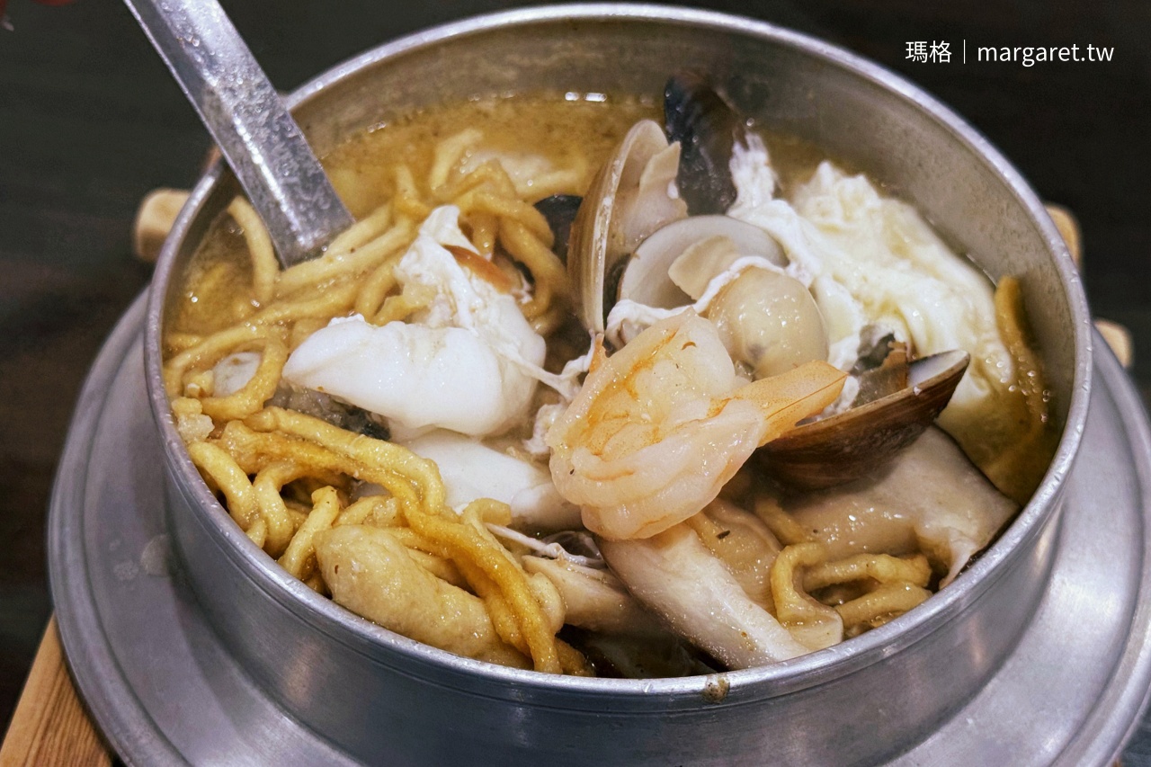 珍珍蚵仔煎海產粥。搬離嘉義文化路夜市｜新址在民主火雞肉飯隔壁（裝修中 / 暫停營業)
