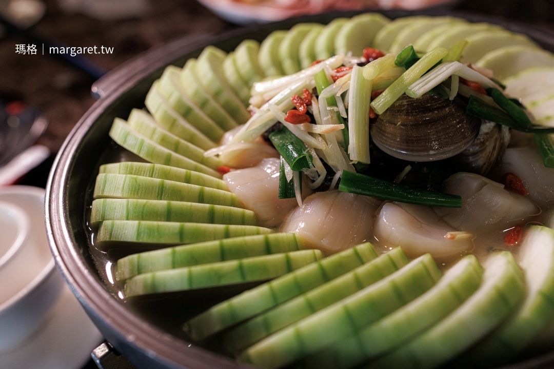 福芳臺菜合菜「玉露瑤香燴絲瓔」，干貝蛤蜊絲瓜蓋鍋悶蒸的經典台菜。