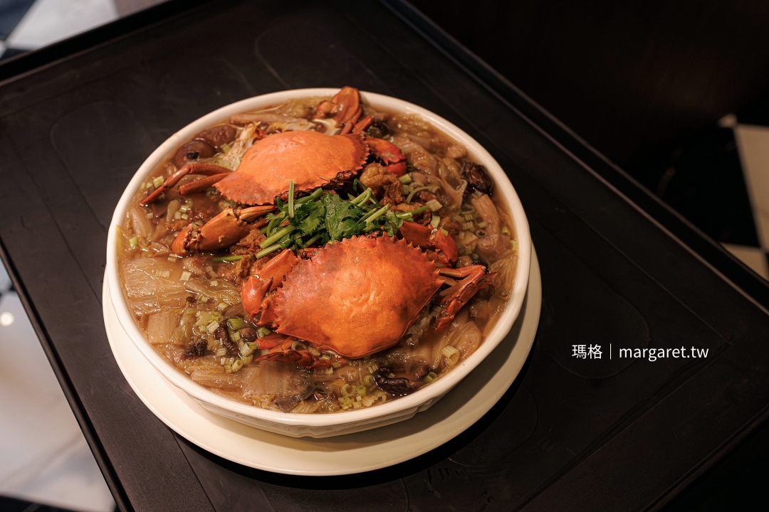 福芳臺菜合菜「紅蟳瑤柱菜尾羹」，復刻台灣經典辦桌菜，加入瑤柱蛋酥白菜與生猛紅蟳的濃郁湯品。