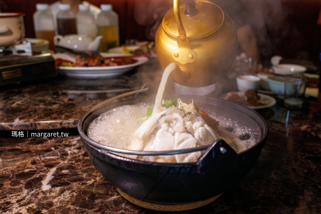 福芳臺菜合菜「石魂熱浪龍膽魚」，桌邊服務的儀式感料理。