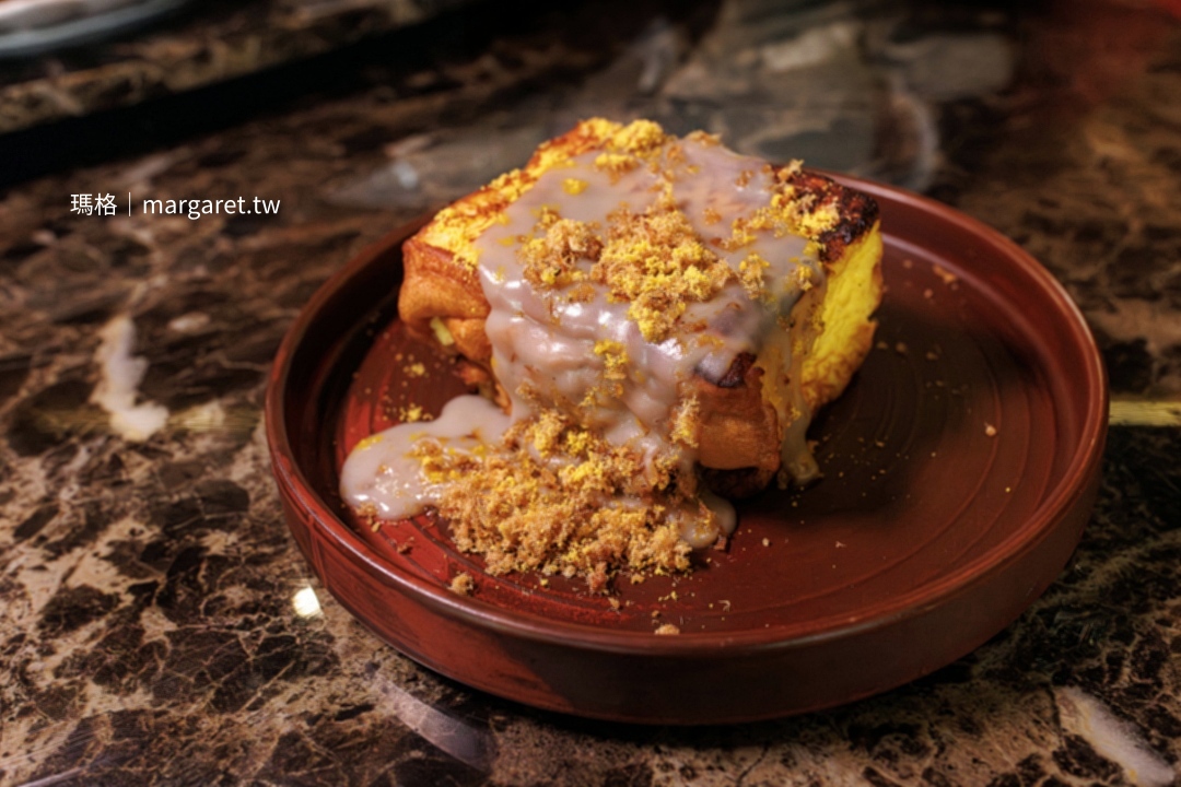 福芳臺菜壽星限定驚喜甜點，結合芋泥肉鬆的「特製鹹蛋糕」。