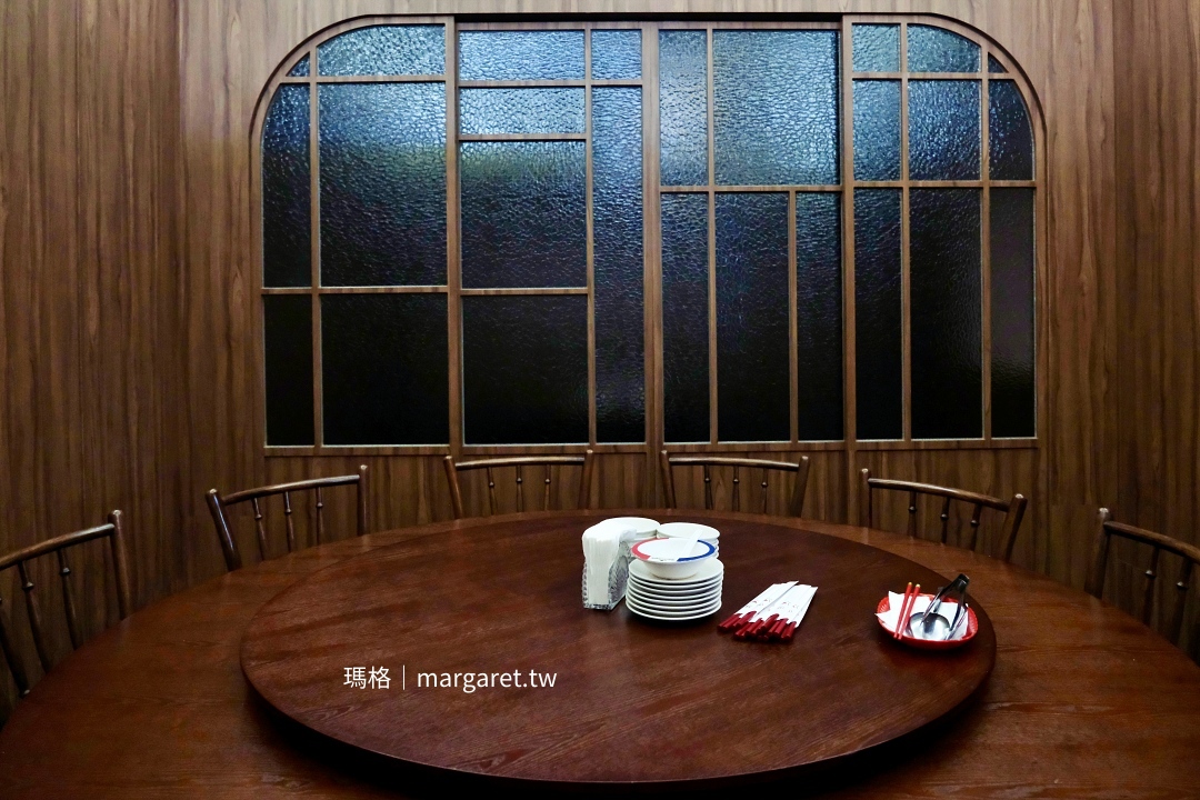 福芳臺菜包廂古色古香風格。